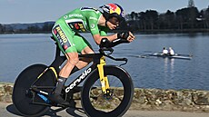 Wout van Aert jede �asovku na závodu Pa�í�-Nice.