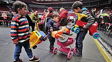 Krajské asisten�ní centrum pomoci Ukrajin� (KACPU) v KV Aren� roz�í�ilo sv�j...