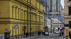 V oputných Hanáckých kasárnách (vlevo) v centru Olomouce zaalo 7. bezna...