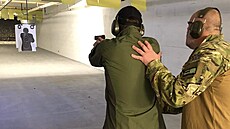 Artur 23 let. Pochází z Don�cka, utekl p�ed válkou p�ed osmi lety. Artur se...