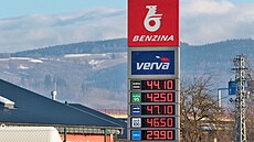 Pohonné hmoty v �esku jsou po ruské invazi na Ukrajinu nejdra��í v historii. Na...