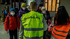 Vlak s uprchlíky z Ukrajiny dorazil na hlavní nádraí v Praze. (6. bezna 2022)