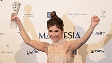 Here�ka Pavla Gajdo�íková s �eským lvem za film Chyby