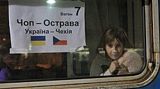 Zvlá�tní vlak �eských drah p�ivezl z ukrajinského m�sta �op �eny a d�ti