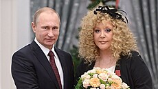 Vladimir Putin a Alla Pugačova (Moskva, 22. prosince 2014) | na serveru Lidovky.cz | aktuální zprávy