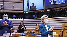 Pedsedkyn Evropské komise Ursula Von Der Leyenová tleská po projevu...
