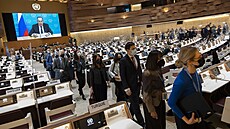 Diplomaté a ambasado�i ú�astnící se �enevské Konference o odzbrojení odchází...
