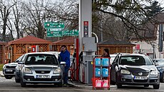 �idi�e nyní zajímají více ceny paliv, ne� rou�ky.