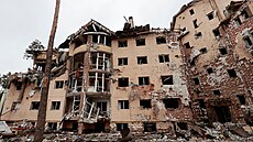 Bytový d�m na p�edm�stí Kyjeva Irpi� po ruském ost�elování. Nep�átelská armáda...