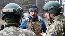Starosta Kyjeva Vitalij Kliko na kontrolním bodu Ukrajinské síly územní...