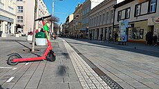 Tahle pardubická kolobka se zrovna nikomu v cest neplete.