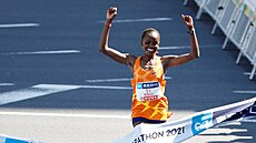 Brigid Kosgeiová práv� ovládla Tokijský maraton.