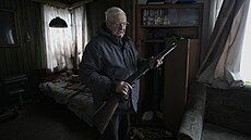 Andrij Honruk, len ukrajinských ozbrojených jednotek v troskách ve vesnici Horenka (2. bezna 2022)