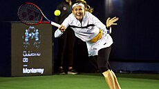 �eská tenistka Marie Bouzková v duelu s Petrou Marti�ovou z Chorvatska.