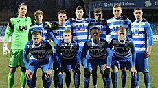 Ústecký tým nastoupil s ukrajinskou vlaje�kou na dresu, Tymo�enko druhý zprava...
