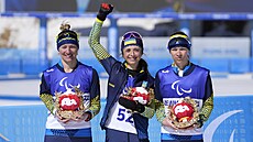 Ukrajinské paralympijské biatlonistky Oleksandra Kononovová, Iryna Bujová a...