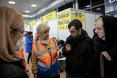 Krajské asistenní centrum pro pomoc Ukrajin na ostravské erné louce zaregistrovalo u tisíce uprchlík.