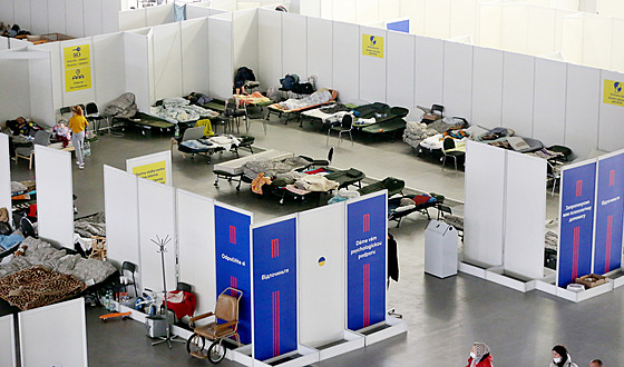 Nouzové ubytování mají ukrajin�tí uprchlíci zaji�t�né p�ímo na brn�nském výstavi�ti v krajském asisten�ním centru.