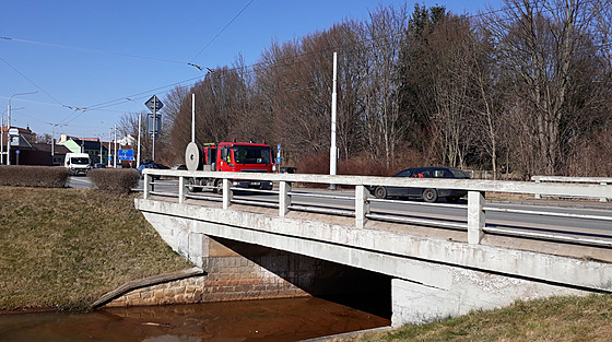 Dvodem oprav je mostek pes Rajskou strouhu v Lázních Bohdani.