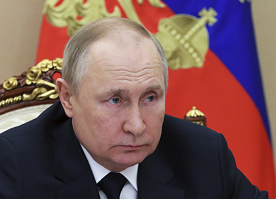 Ruský prezident Vladimir Putin na zasedání bezpečnostní rady (11. března 2022)