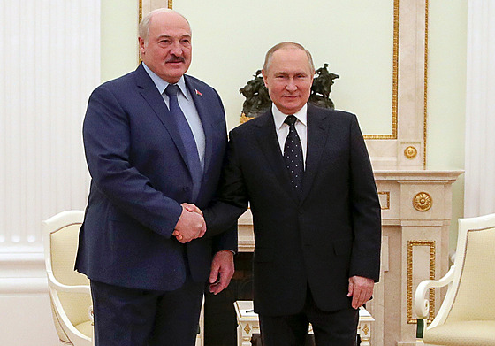 Bloruský prezident Alexandr Lukaenko se v Moskv seel se svým ruským...