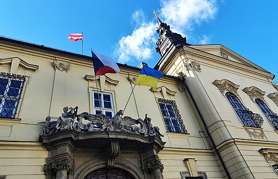 Ukrajinská vlajka na Nové radnici v Brn�.