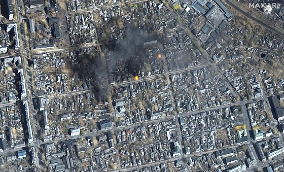 Satelity spole�nosti Maxar Technologies zachytily bombardovanou východní �ást...