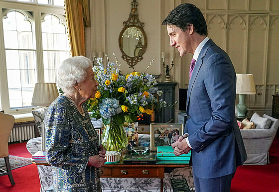 Britská královna Albta II. a kanadský premiér Justin Trudeau (Windsor, 7. února 2022)