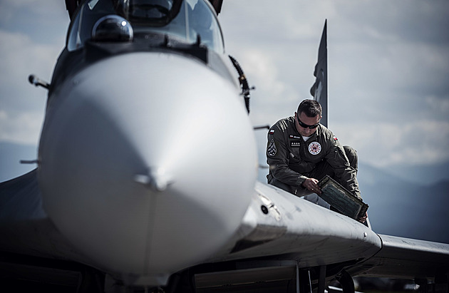 Ruský MiG-29 jako gesto. První státy NATO dodají Ukrajině stíhačky, Češi ale chybí