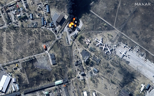 Ukrajinu rozezněly sirény. Bombardování podle Kyjeva zasáhlo i nemocnici