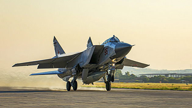 V Rusku se během cvičení zřítila stíhačka MiG-31, piloti se katapultovali