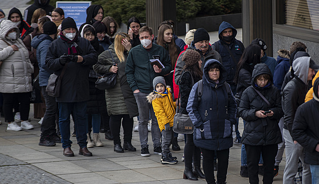Zájem Čechů o uprchlíky z Ukrajiny klesá, přijímání podporuje 56 procent z nich