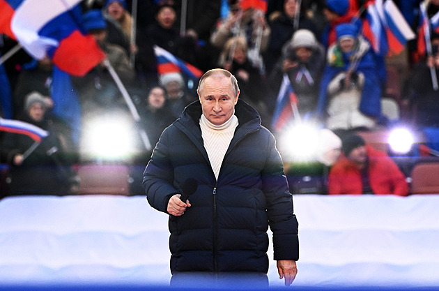 Kdo má Putinovo ucho? Vládne sám jako car a osaměleji než Stalin