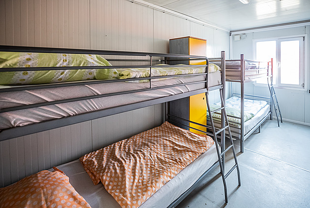 Rok bydlí uprchlíci na letišti. Zimu jsme zvládli, nic nám nechybí, říkají