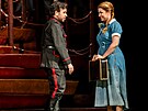 Kateina Kníková (Micaela) a Luis Gomes (Don Jose) v inscenaci Bizetovy...