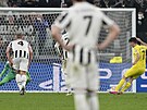 Gerard Moreno promuje pokutový kop na hiti Juventusu.
