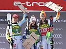 Trio nejlepích ve finálovém slalomu sezony. Zleva: Lena Dürrová, Andreja...