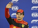 Charles Leclerc z Ferrari slaví pole position v kvalifikaci na Velkou cenu...