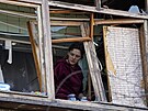 Následky ruského ostelování obytných dom v Kyjev na Ukrajin (14. bezna...