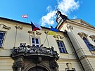 Ukrajinsk� vlajka na Nov� radnici v Brn�.