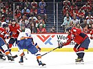 Alexandr Ovekin z Washingtonu stílí proti New York Islanders svj 767. gól v...