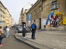 Streetartový umlec Chemis maloval 17. bezna 2022 v praských Nuslích mural na...