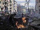 Haení ohn po výbuchu rakety v Charkov (14. bezna 2022)