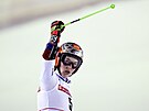Slovenská lyaka Petra Vlhová se raduje z triumfu v obím slalomu v Aare.