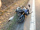Motocyklista havaroval u Chlumce nad Cidlinou (14. 3. 2022).