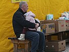 Potravinové balíky jsou k dispozici ukrajinským uprchlíkm v humanitárním...