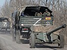 Konvoj proruských voják u msta Volnovacha v Doncké oblasti na Ukrajin,...