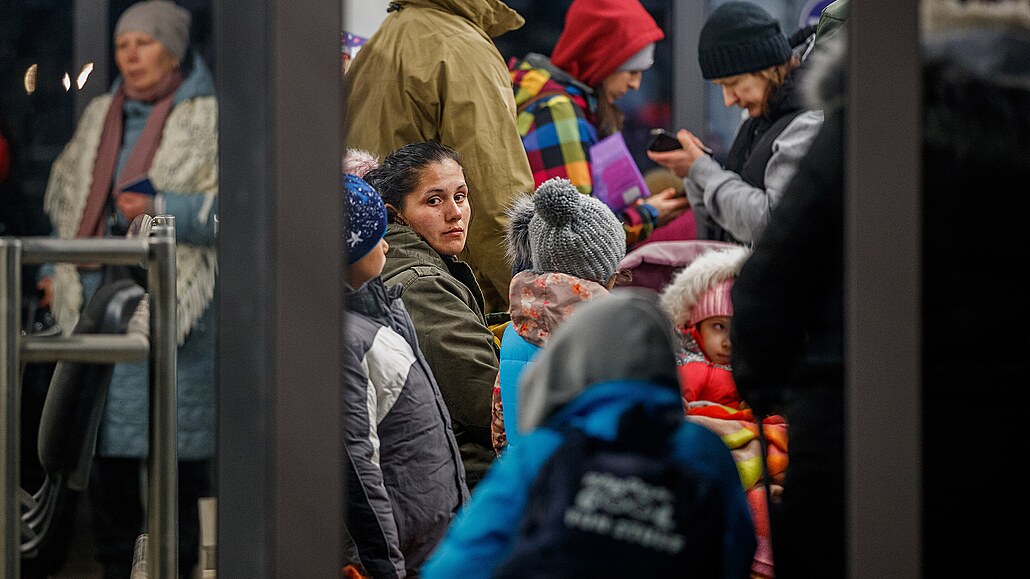 Ukrajintí uprchlíci na hraniním pechodu Veké Slemence. (3. bezna 2022)