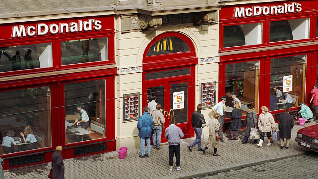 První provozovna amerického etzce rychlého oberstvení firmy McDonald's byla...