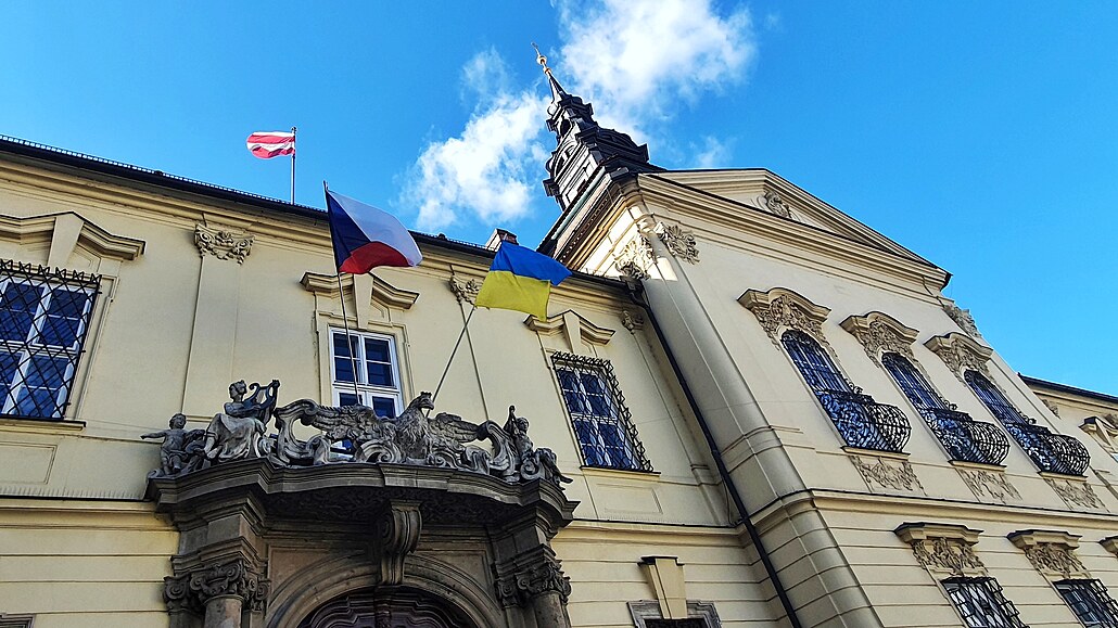 Ukrajinská vlajka na Nové radnici v Brn�.